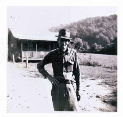little house and Papaw022.jpg