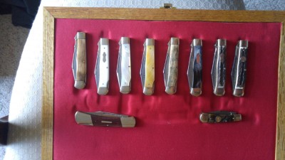 4 1/8" folding swing guard lock backs. Master in ivory Prototype, antique elephant ivory, pearl,gold lip pearl,bark master in ivory, buffalo horn, and stag. Last one is a weidmannsheil damascus stag