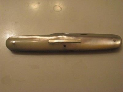 UnmarkedFancyPearl4BladePen 001.jpg