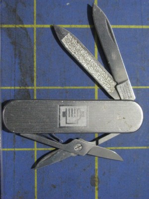 VictorinoxMetalAdKnife 001.jpg