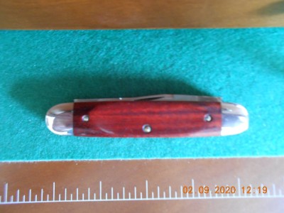 Nice looking knife but way too hard to open!
