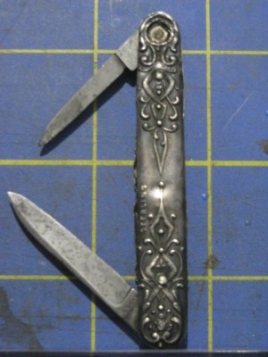 Drawer15AutoKnives2019 022.jpg