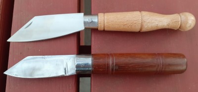 The top knife with the lighter colored handle is the one by Hack. The bottom knife is of unknown manufacture.