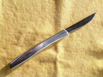 You can with somewhat imagination see the subtle differences between this knife and the previous one. I believe this to be the next or the 1946 or if you may the second half of the 45-46 knife. Things will start to be clearer from here on out.