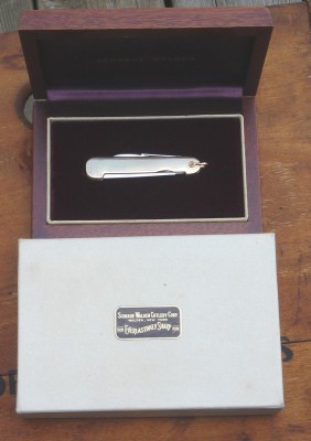 Schrade Walden gold lobster in box 3.jpg