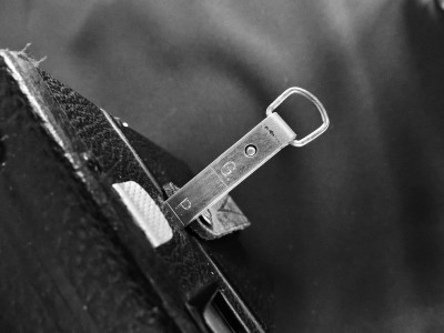 Pulling this strip with the bail, one stop gives you a  new lens in front of the existing for group, and two stops gives you a lens for portrait shots.