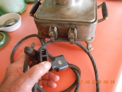 Original cord, sockets plug onto blades, only two wire cloth bound cord