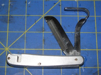 MetalHandledDogGroomingKnife2016.jpg