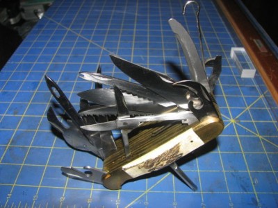 SeventeenBladeItalianKnife 001.jpg