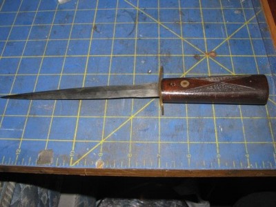 UnmarkedDaggerCheckeredWoodHandle2019-3.JPG