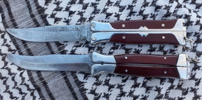 Again, the later knife (top) has a logo while the earlier one does not. The pivot pins ground flush on the earlier example, while the later one has larger, flat headed rivets that aren't ground down. The earlier knife has the latch on the safe handle (Manila style) while the later example has the latch on the bite handle (Batangas style). The later knife also has a notched shaped choil.