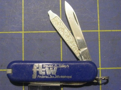 SwissArmyKnivesBlueHandle 003.jpg