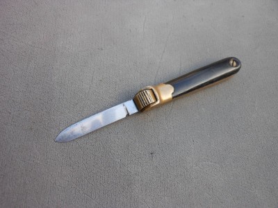 Novelty gravity knife RARE EX.JPG