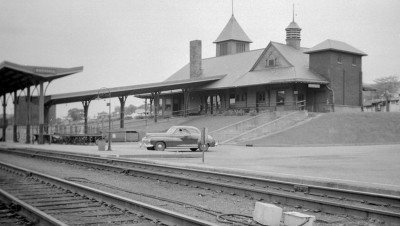 Whitehall_Train_Station_Mid_1950s.jpg