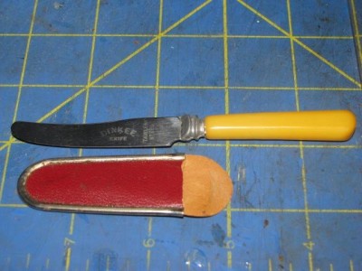 DinkeeTableKnifeYellowHandleWithSheath.JPG
