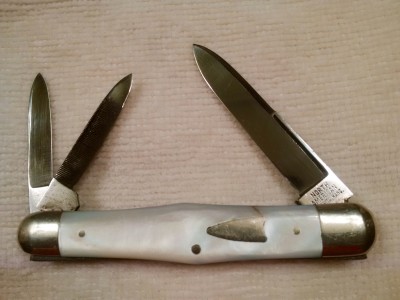 North American Cutlery swell center whittler