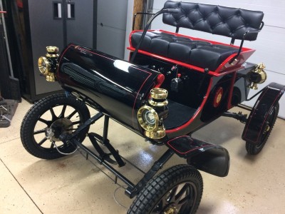 BobSmall1903CurvedDashOldsReplica1.jpg