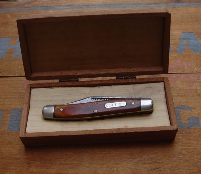 Schrade Walden bone 8OT in box.jpg