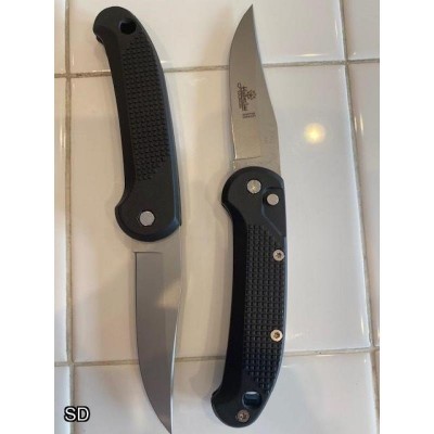 Captain Os knife.jpg