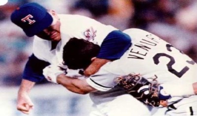Teaching Robin Ventura the ropes