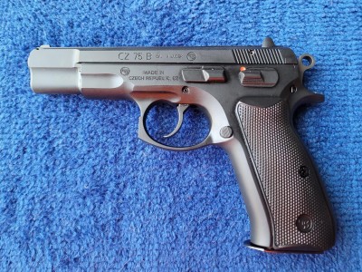 CZ 75 B.jpg