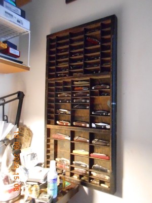 The reason for the tiny knife is to try and fill one of the 38, 2" slots in an old printer's tray/drawer that Miss Joy got for me a year or so ago.  Got around to mounting it on the wall by my work desk. Stuck some of my excess knives in it, a few good ones and mostly just shallow end eBay pickups.