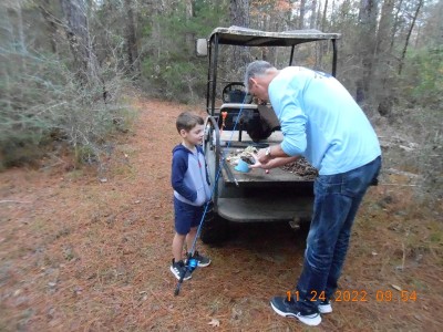 006.JPG (344.21 KiB) Viewed 1416 times Watching his dad bait a hook