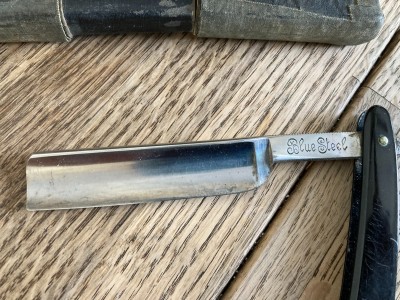 Razor b.jpg