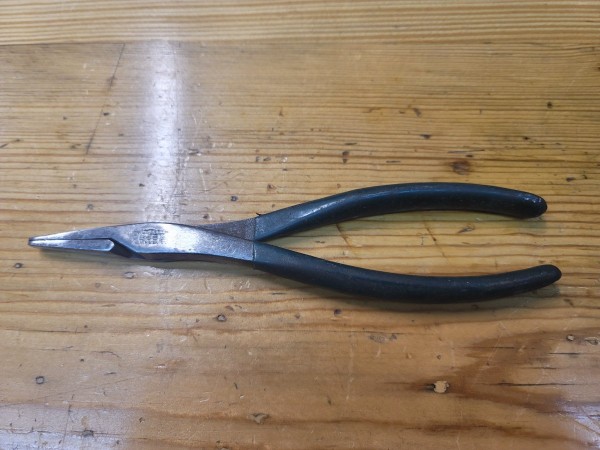 Diamalloy duck bill pliers (USA)