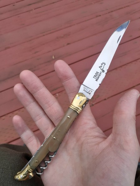 Blonde cow horn covers, brass bolsters, stainless blade came nice and sharp.
