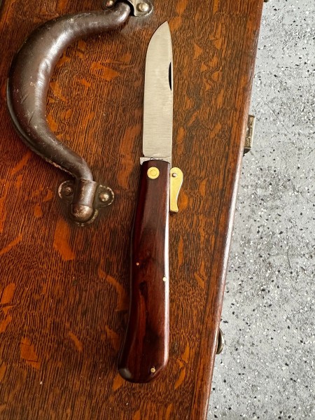 knife1.jpg