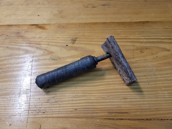 Pexto scraper with scabbard