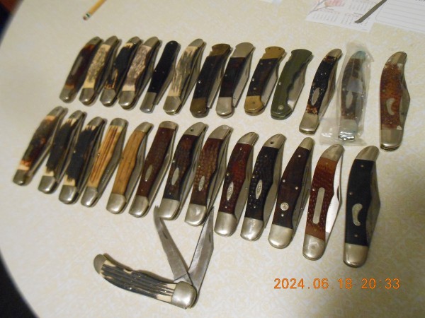 As you can see there are several different brands in this bunch, Case, Queen, Frontier, Western, K-Bar, Remington, Uncle Henry, Boker, Old Timer...