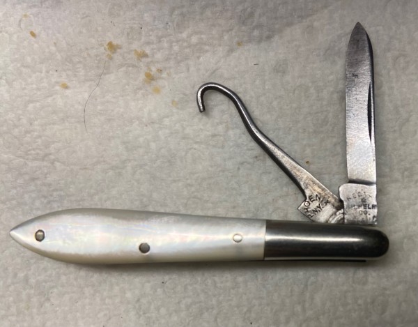 Ladies pearl knife