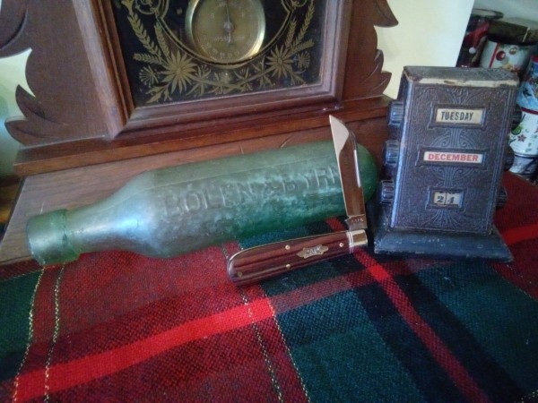 The new knife makes the red and green plaid Christmas runner and the antique stuff look a bit better.