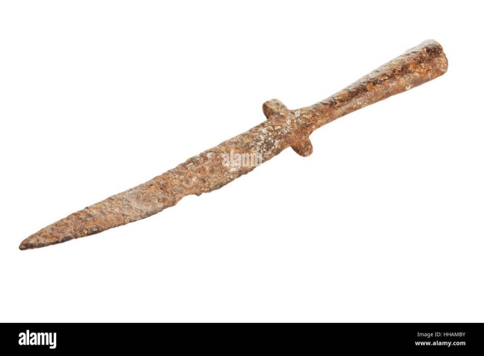 old-rusted-knife-HHAMBY.jpg