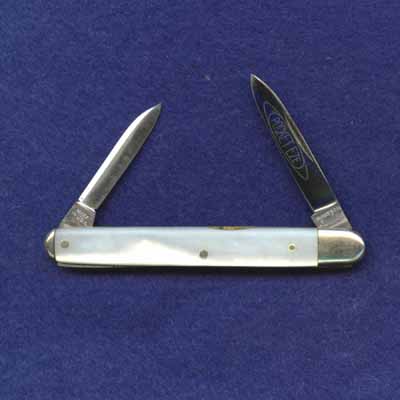 3" equal-end pen with different<br />sized bolsters.<br />Master etched "POCKETEZE" in an<br />oval shield.<br />Pattern number 722448.