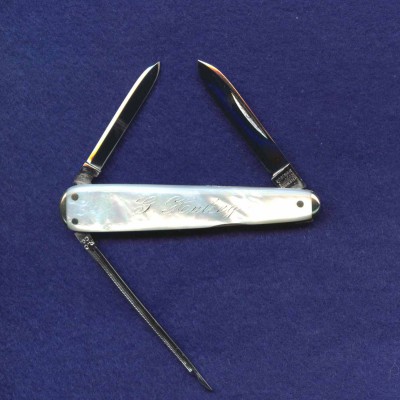 3" sleeveboard lobster.<br />Handle etched, "G. Hulsey".<br />Pattern number 733077.