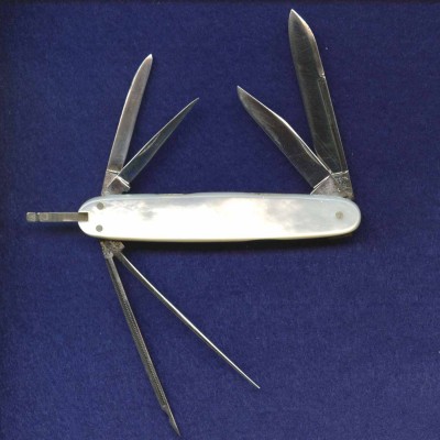 A 3 1/4" equal-end six blade lobster with<br />pull-out tweezers and celluloid toothpick.<br />Pattern number 763741.