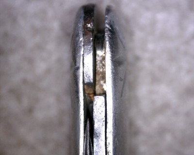 Pen blade spacer. The main blade tang is the full width of the spring