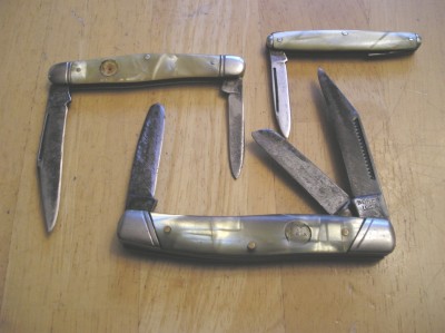 Does it look like the bottom knife in this photo?