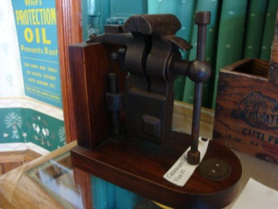 knife vise.JPG